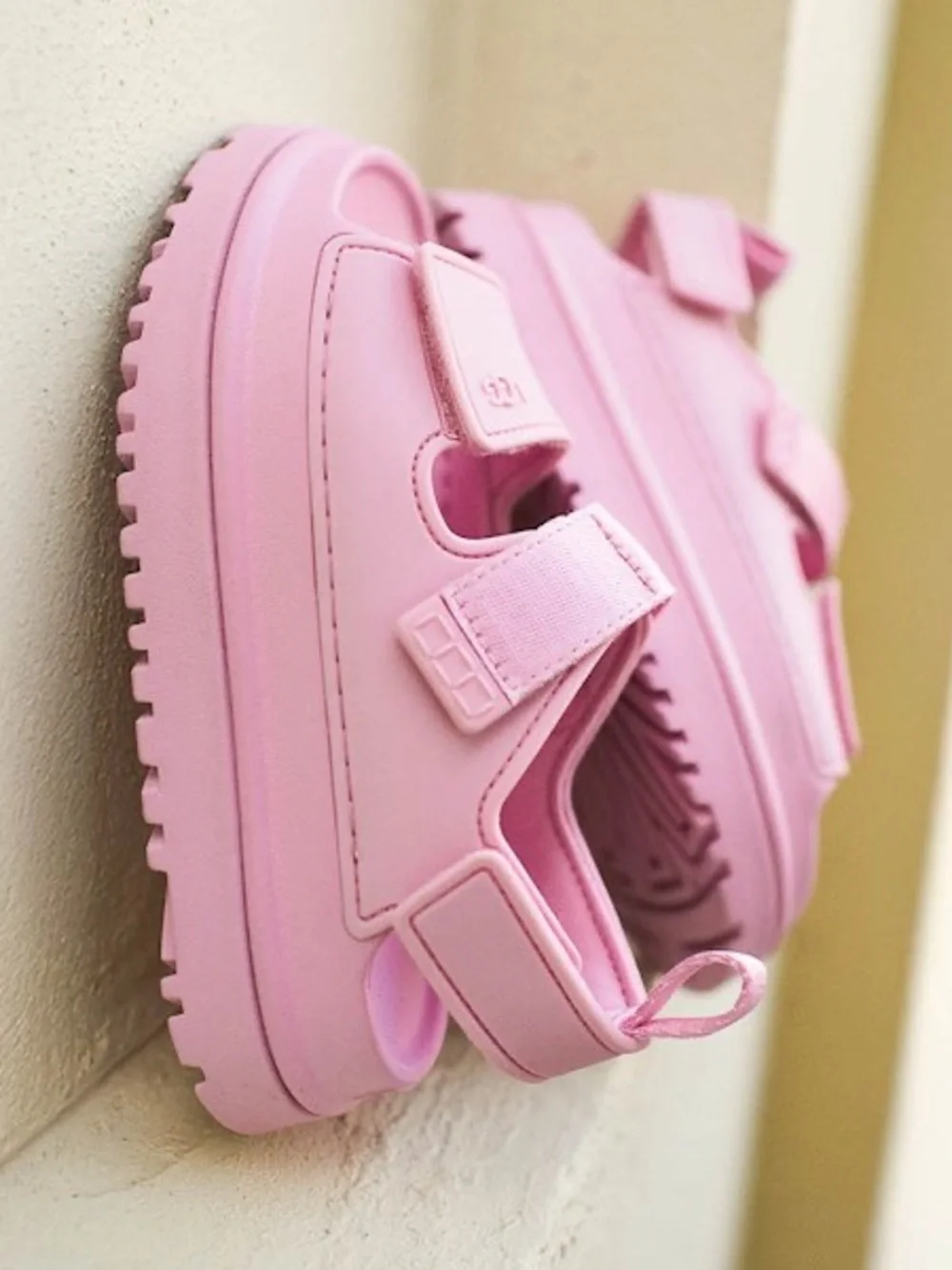 UGG K Goldenglow Pink Strappy Platform Sandals Size 13 Kids